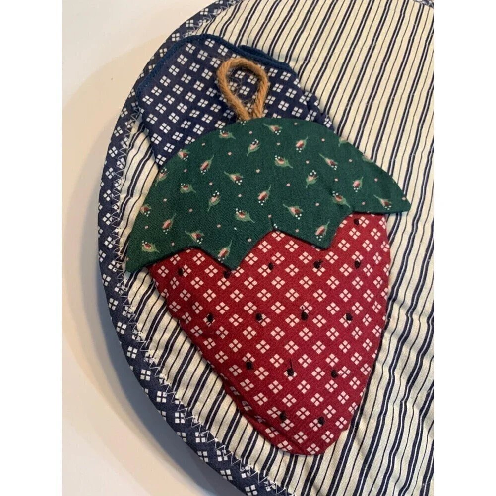Cottage Core Fabric Placemat Set of 4 Strawberry Applique Pocket Fiber Filled